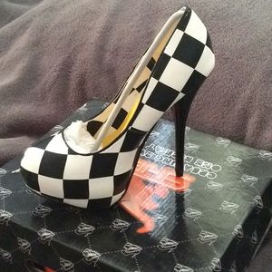 Brand new heels NEVER WORN